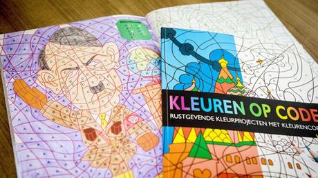 Libro para colorear donde aparece Hitler causa polémica en las redes (FOTO) Libro para colorear donde aparece Hitler causa polémica en las redes (FOTO)