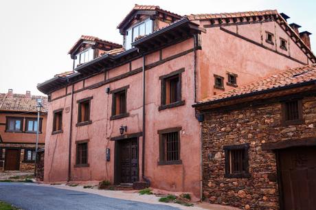 Ruta de los pueblos rojos de Segovia. Madriguera