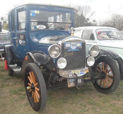 Arrancando un Ford T Arrancando un Ford T