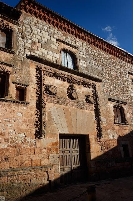 Ruta de los pueblos rojos de Segovia. Ayllón