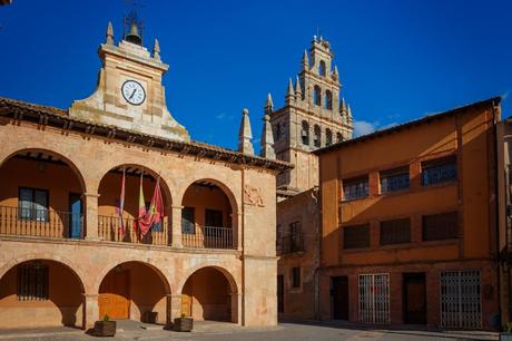 Ruta de los pueblos rojos de Segovia. Ayllón