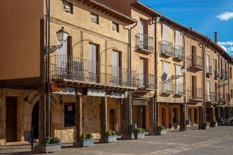 Ruta de los pueblos rojos de Segovia. Ayllón