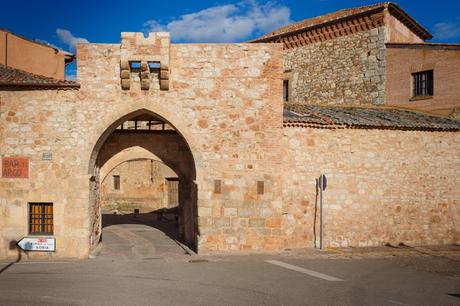 Ruta de los pueblos rojos de Segovia. Ayllón