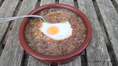 Sopas de ajo con huevo - #entrelibrosandaelguiso