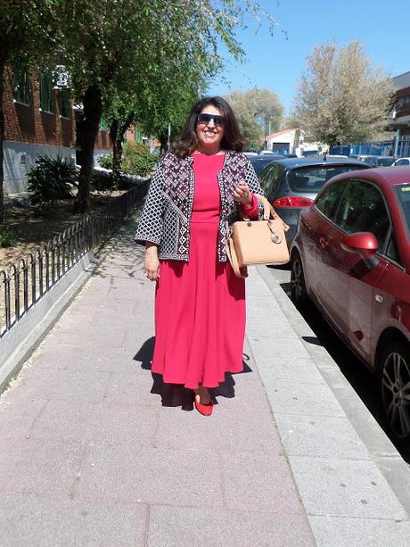 look vestido rojo vestido años 50s