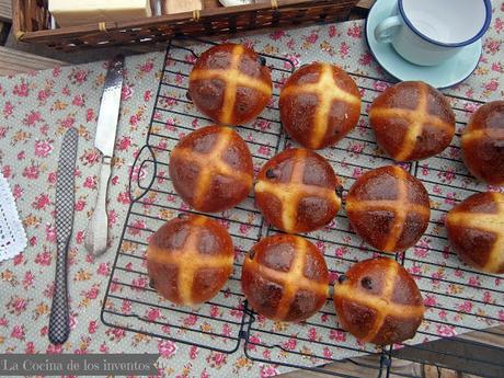 Bollitos cruzados calientes {Hot Cross Buns} Bollitos cruzados calientes {Hot Cross Buns}