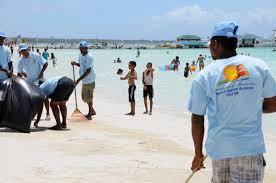 MITUR reforzará brigadas de limpieza de playas durante Semana Santa