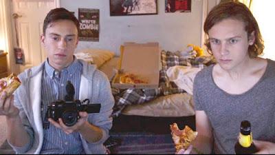 The Good Neighbor, Hay recuerdos que es mejor no despertar Cine adolescente típico por momentos