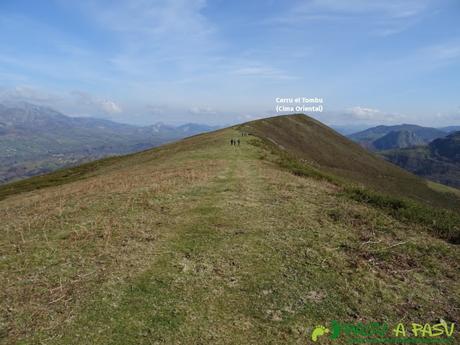 Senda del Chorrón y Foz del Río Valle: Cerro el Tombu camino a la cima oriental