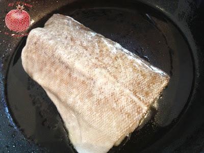 Bacalao en láminas con puerro y dos salsas