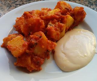 PATATAS BRAVAS CON SOBRASADA Y ALIOLI