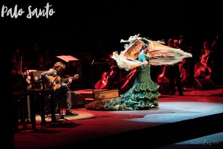 “Palo Santo” de Daniel Casares pone en pie al Maestranza con un “flamenco cofrade-sinfónico”