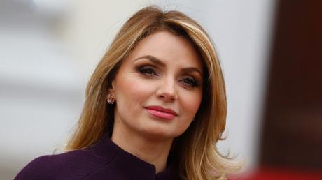 La primera dama de #México paga los impuestos de su departamento en Miami con un cheque electrónico (+PRUEBAS) La primera dama de #México paga los impuestos de su departamento en Miami con un cheque electrónico (+PRUEBAS)