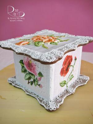 CAJA DE GALLETA CON FLORES BORDADAS (DEDICADO A TI)