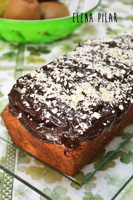 Pound cake de aguacate y glaseado de cacao y aguacate