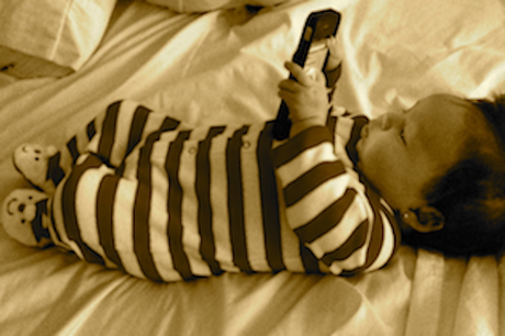 Los smartphones y tablets afectan el sueño de los bebés Los smartphones y tablets afectan el sueño de los bebés