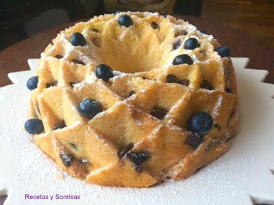 BUNDT DE ARÁNDANOS Y NATA