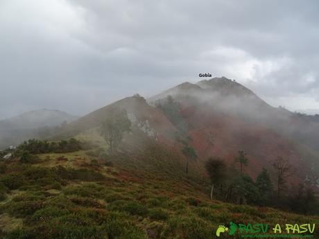 Ruta al PIEDRA REDONDA, PICO GOBIA y LA FORQUITA desde PRADO por la BIESCONA Ruta al Pico Gobia y La Forquita: Camino al Gobia desde el Fitu