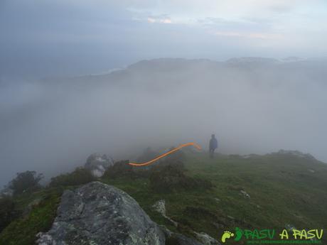 Ruta al PIEDRA REDONDA, PICO GOBIA y LA FORQUITA desde PRADO por la BIESCONA Ruta al Pico Gobia y La Forquita: Bajando del Pico Gobia a la Forquita