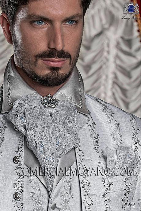 http://www.comercialmoyano.com/es/711-plastron-puntilla-blanco-con-lurex-plata-con-panuelo-56546-2754-7000-ottavio-nuccio-gala.html