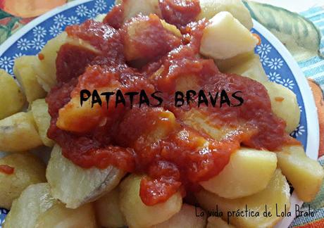PATATAS BRAVAS Patatas con salsa brava