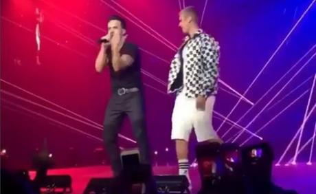 Impelable..!! Luis Fonsi (@LuisFonsi)  y Justin Bieber (@justinbieber)  cantan en vivo 