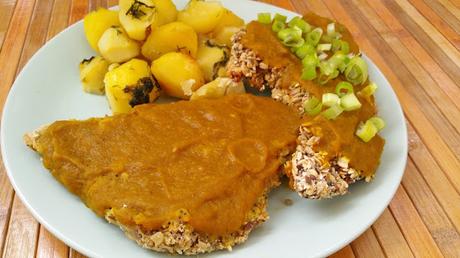 Filetes vegetales empanados en semillas y avena con salsa de zanahoria y nueces