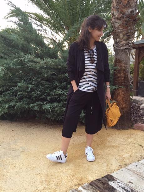 looks street style inspiracion con pantalones culottes con sneakers o tacones