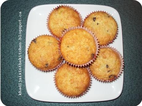 MUFFINS AUX BANANES ET PÉPITES DE CHOCOLAT / BANANA-CHOCOLATE CHIPS MUFFINS / MUFFINS CON BANANAS Y CHISPAS DE CHOCOLATE / مافن الموز و حبيبات الشوكولاتة