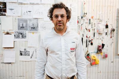 EL ARTISTA PLÁSTICO Y CINEASTA NORTEAMERICANO TOM SACHS PRESENTARÁ SU OBRA EN RIZOMA