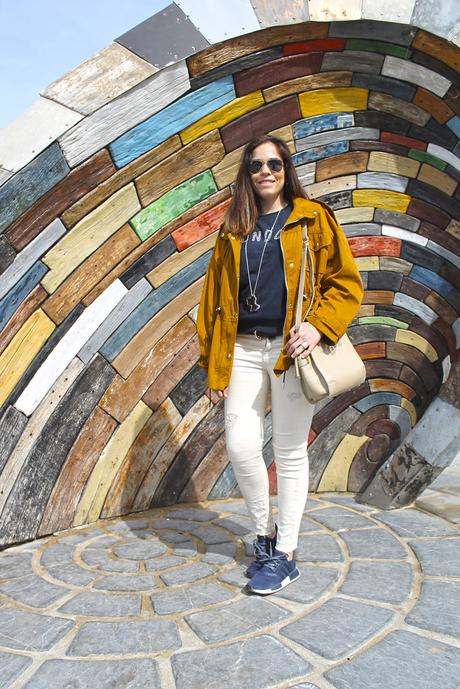 CÓMO COMBINAR UNA PARKA MOSTAZA IMG_1728