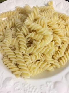 PASTA CON PESTO DE AGUACATE Y ALBAHACA