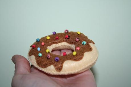 Diy: como hacer un alfiletero donut Diy: como hacer un alfiletero donut