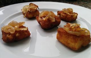 QUESO CAMEMBERT CON CEBOLLA CARAMELIZADA QUESO CAMEMBERT CON CEBOLLA CARAMELIZADA