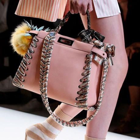 Moda: Las asas de los bolsos serán los complementos protagonistas este 2017