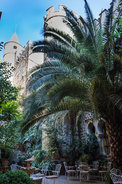 Guadalupe (IV). La Hospedería y su bello claustro gótico