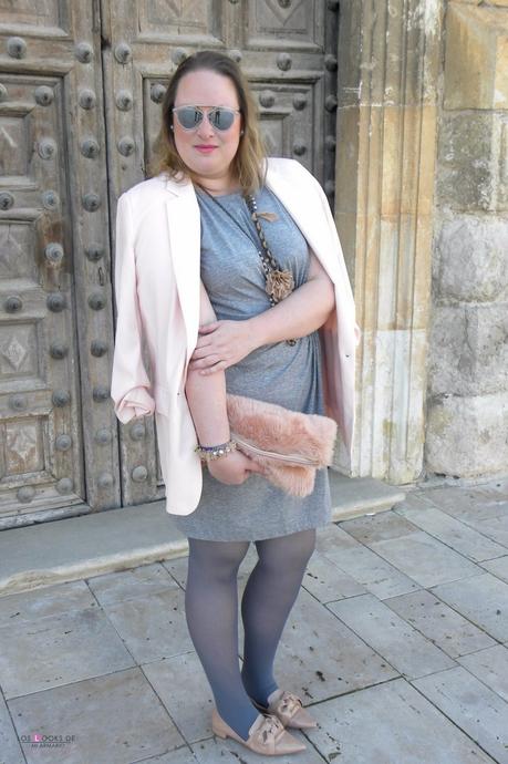 look talla grande con zapato rosa nudo zara vestido gris nudo violeta by mango blazer rosa h&m outfit curvy primavera