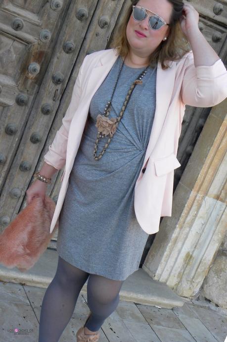 look talla grande con zapato rosa nudo zara vestido gris nudo violeta by mango blazer rosa h&m outfit curvy primavera