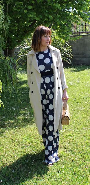 MIS LOOKS - MONO Y TRENCH DE PUNTO Y APARTE