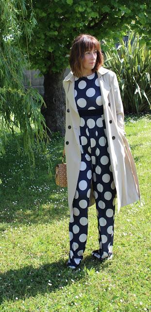 MIS LOOKS - MONO Y TRENCH DE PUNTO Y APARTE