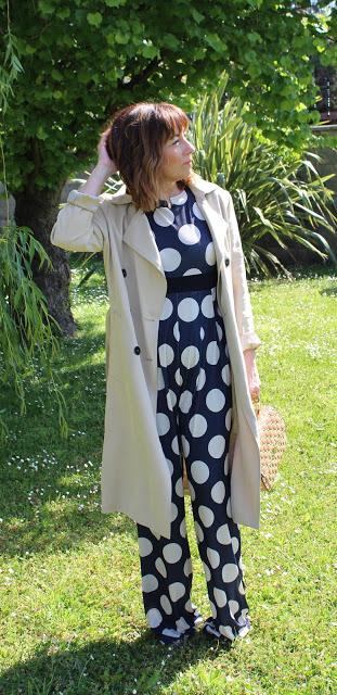 MIS LOOKS - MONO Y TRENCH DE PUNTO Y APARTE