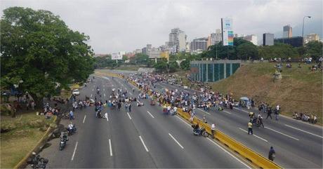Pocos opositores se han sumado al Plantón #Venezuela (FOTOS DIFERENTES PUNTOS)