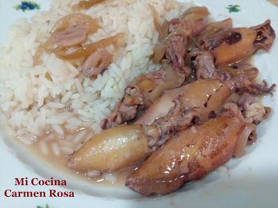 CALAMARES ENCEBOLLADOS