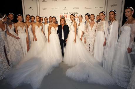 Rosa Clará abre la Barcelona Bridal Week 2017 con su colección de vestidos de novia más sensual y femenina