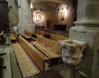 Imagen del mes: capiteles hispano-visigodos reconvertidos en pilas de agua bendita, en la Iglesia de Santa María de la Asunción de Brozas