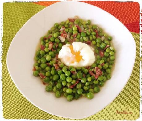 Guisantes con jamón y huevo poché Guisantes con jamón y huevo poché