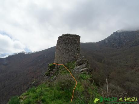 Senda al Torreón de Villamorei: Subiendo al torreón