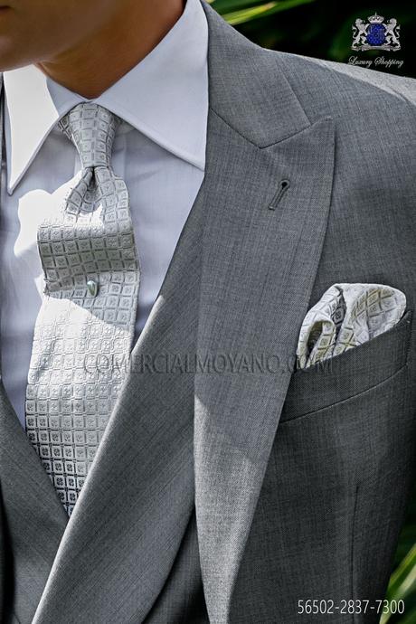 http://www.comercialmoyano.com/es/2817-corbata-con-panuelo-seda-jacquard-gris-perla-56502-2837-7300-ottavio-nuccio-gala.html