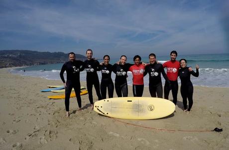 Surfear en Galicia o el reto de ponerse en pie en una tabla Con compañeros blogueros y los monitores surfear en Galicia