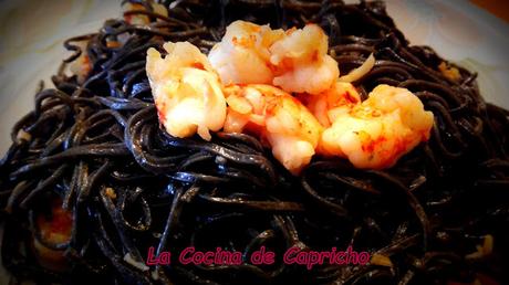 SPAGUETI NERO CON GAMBONES AL AJILLO